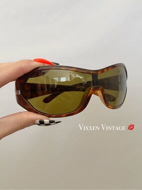 VINTAGE Y2K PRADA CHUNKY WRAP-AROUND SHIELD TORTOISE SHELL SUNGLASSES IN BROWN